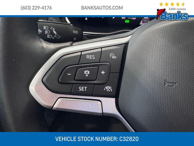 Photo of 2022 Oryx White Pearl Volkswagen Jetta