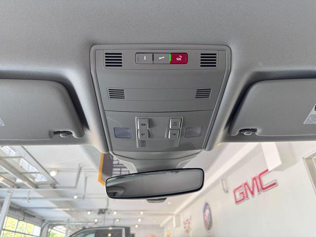 Photo of 2022 Oryx White Pearl Volkswagen Jetta