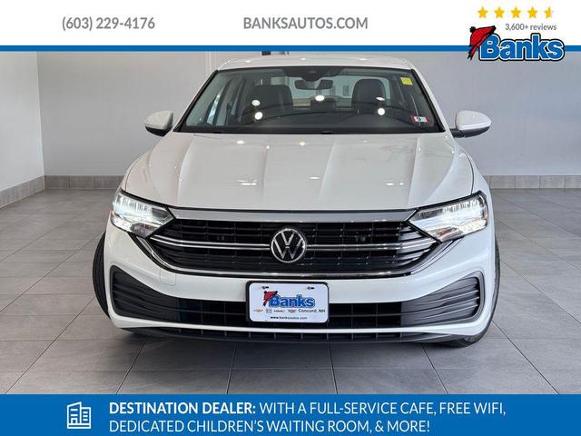 Photo of 2022 Oryx White Pearl Volkswagen Jetta