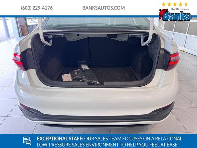 Photo of 2022 Oryx White Pearl Volkswagen Jetta