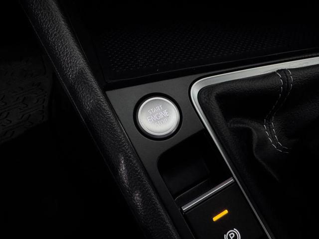 Photo of 2022 Oryx White Pearl Volkswagen Jetta