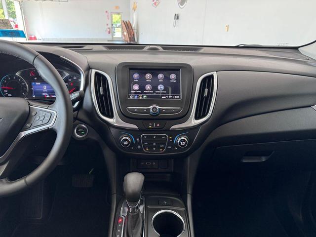 Photo of 2022 Blue Glow Metallic Chevrolet Equinox