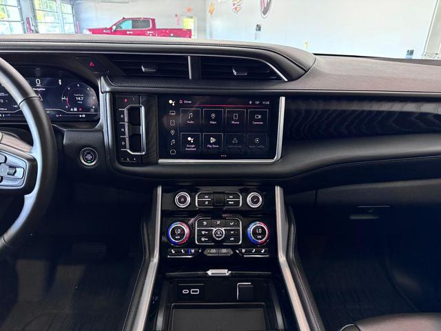 Photo of 2024 Summit White GMC Yukon
