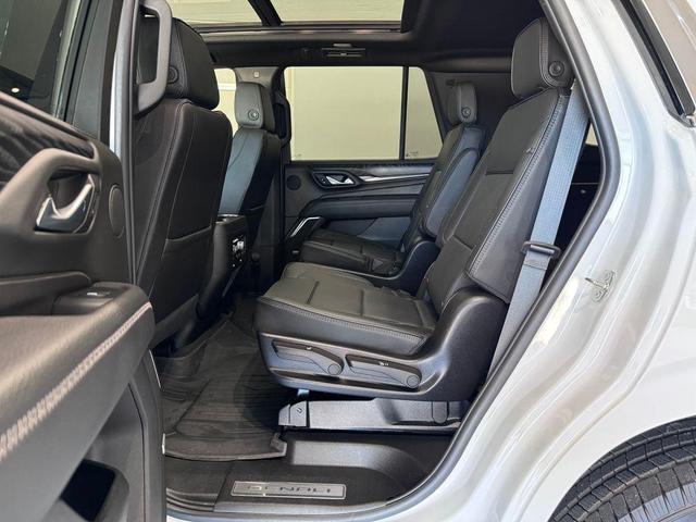 Photo of 2024 Summit White GMC Yukon