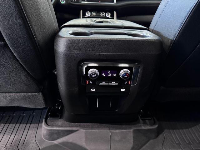 Photo of 2024 Summit White GMC Yukon