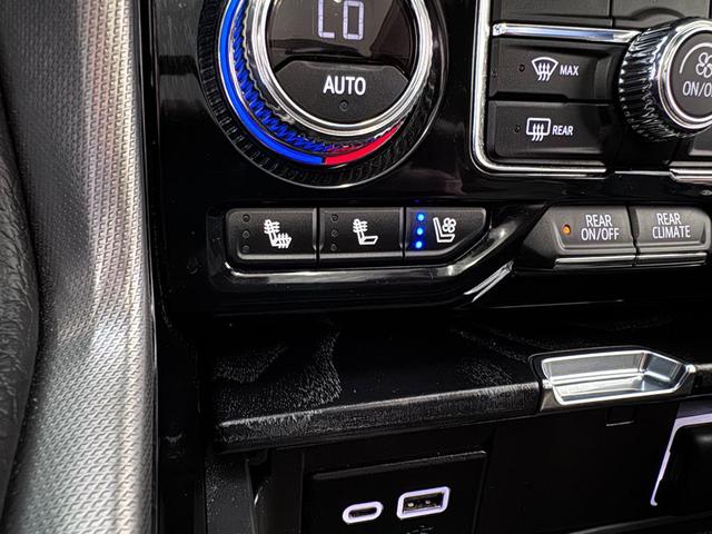 Photo of 2024 Summit White GMC Yukon