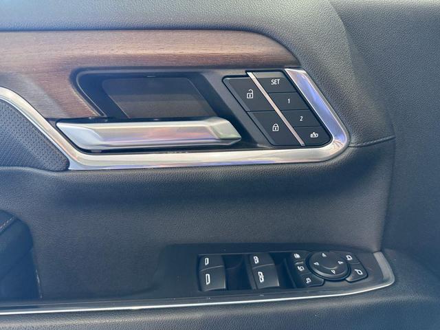 Photo of 2024 Black Chevrolet Silverado 2500