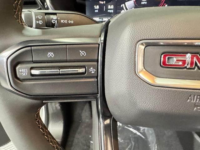 Photo of 2025 Summit White GMC Canyon