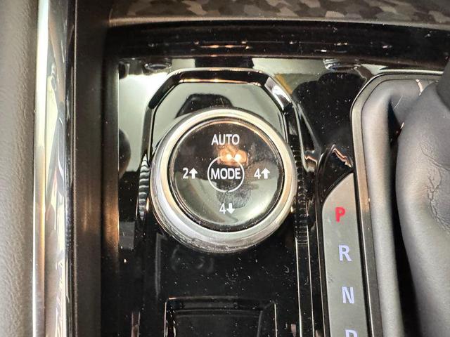 Photo of 2025 Summit White GMC Canyon