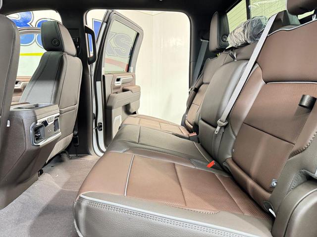 Photo of 2025 Summit White GMC Sierra 2500