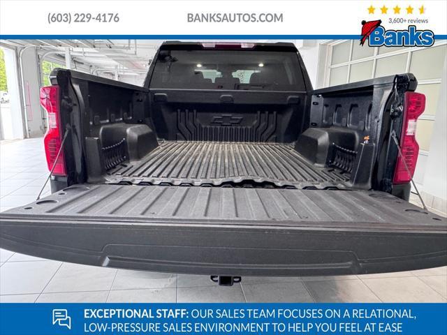 Photo of 2022 Black Chevrolet Silverado 1500