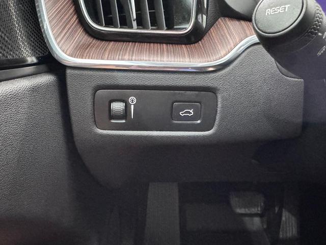 Photo of 2022 Gray Volvo XC60