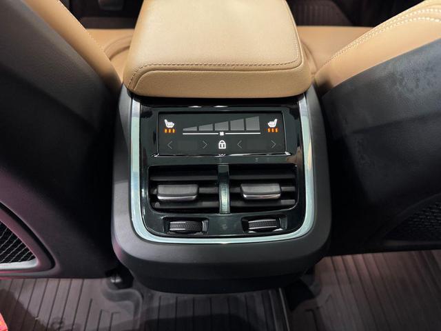 Photo of 2022 Gray Volvo XC60