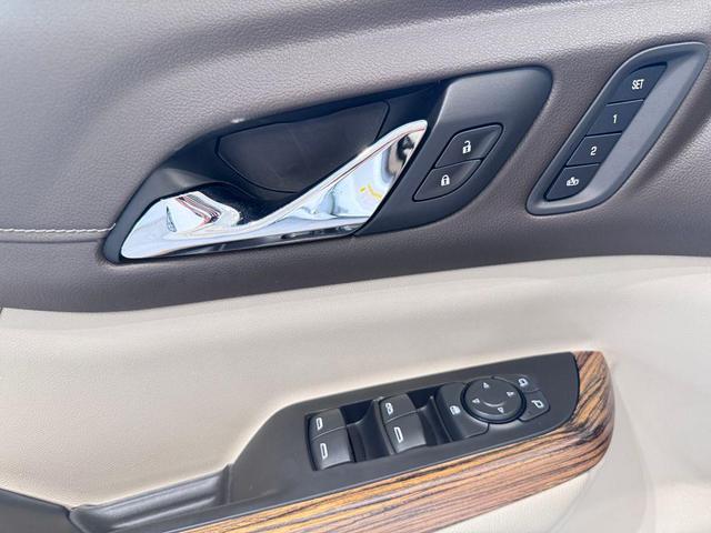Photo of 2019 White Frost Tricoat GMC Acadia