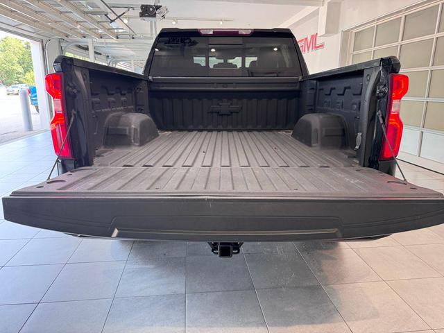Photo of 2021 Black Chevrolet Silverado 1500