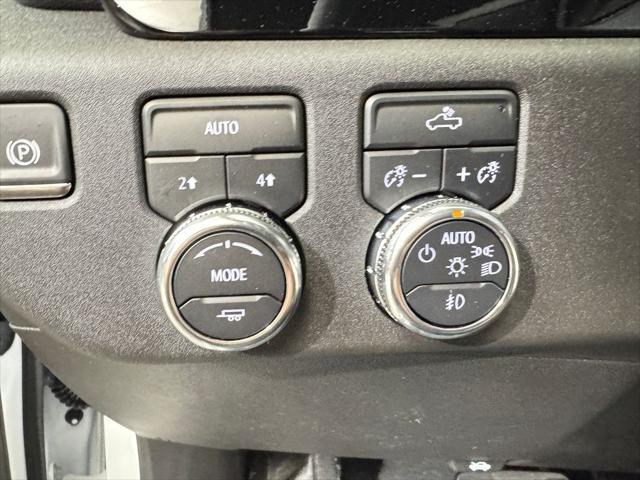 Photo of 2025 Summit White GMC Sierra 1500