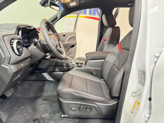 Photo of 2025 Summit White Chevrolet Colorado