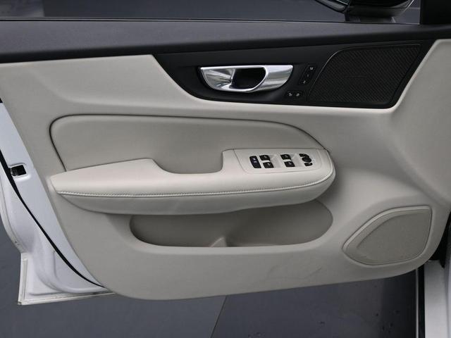 Photo of 2024 Crystal White Metallic Volvo S60