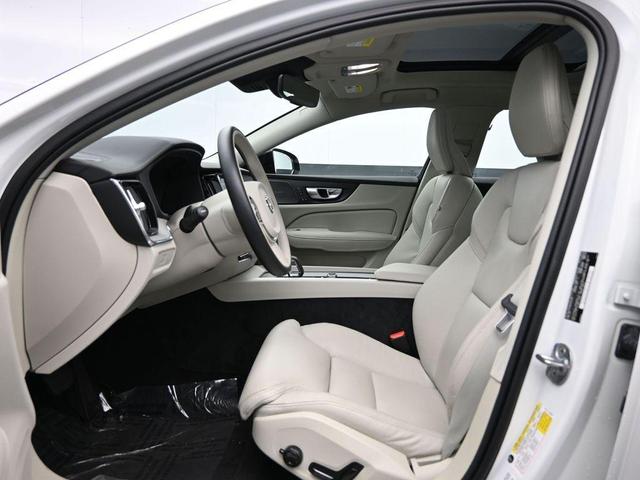 Photo of 2024 Crystal White Metallic Volvo S60