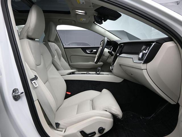 Photo of 2024 Crystal White Metallic Volvo S60