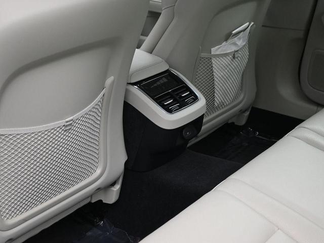 Photo of 2024 Crystal White Metallic Volvo S60