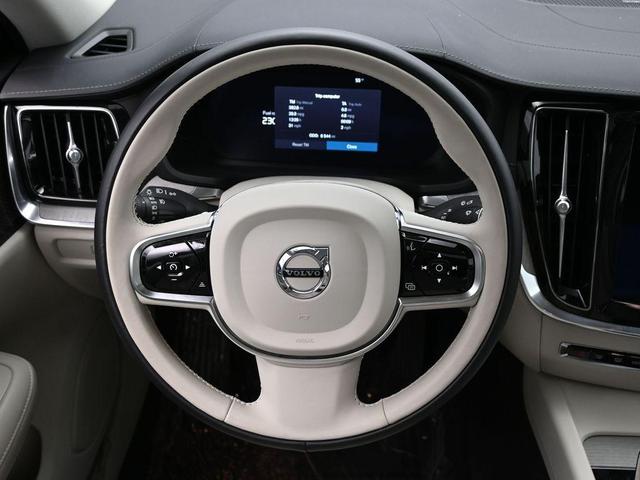 Photo of 2024 Crystal White Metallic Volvo S60