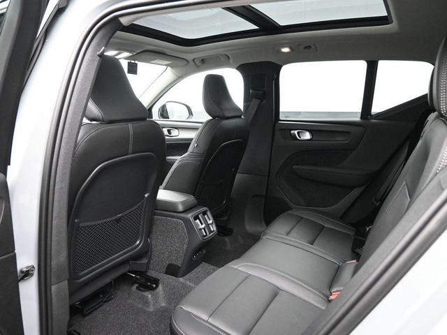 Photo of 2025 Metallic Volvo XC40