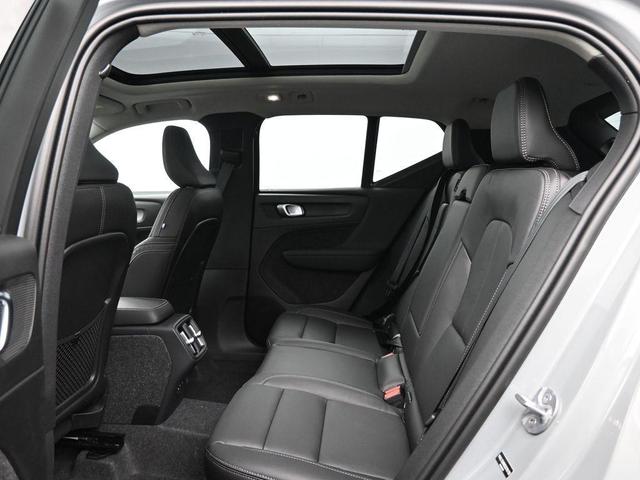 Photo of 2025 Metallic Volvo XC40