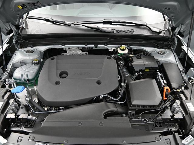 Photo of 2025 Metallic Volvo XC40
