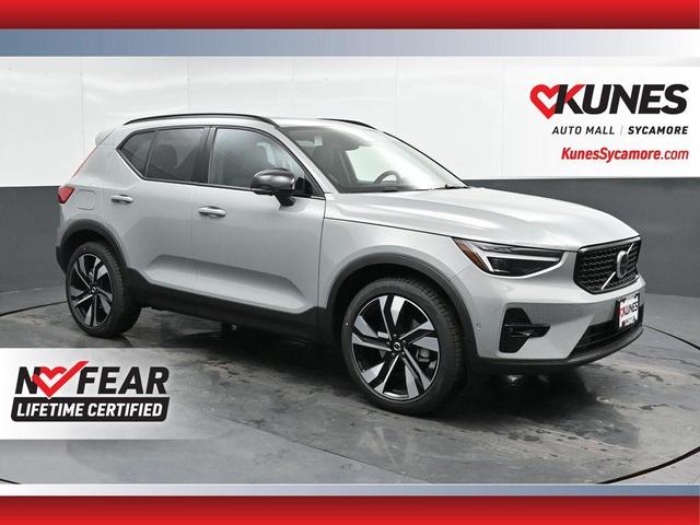 Photo of 2025 Metallic Volvo XC40