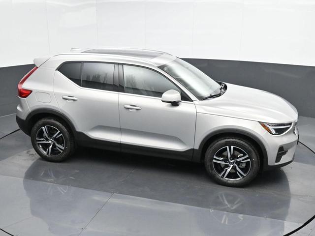 Photo of 2025 Silver Volvo XC40