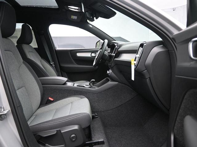 Photo of 2025 Silver Volvo XC40