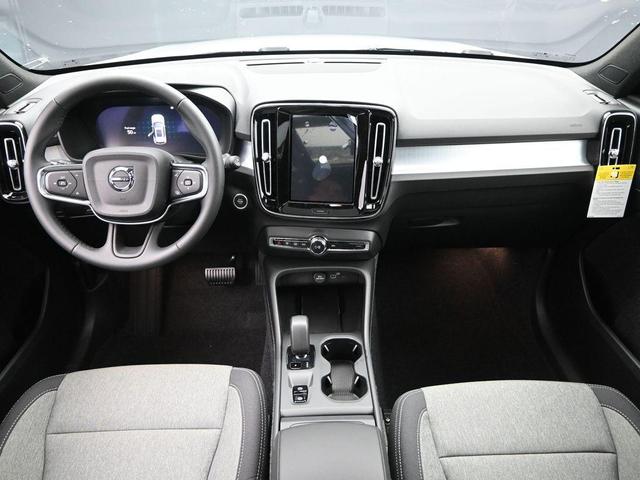 Photo of 2025 Silver Volvo XC40