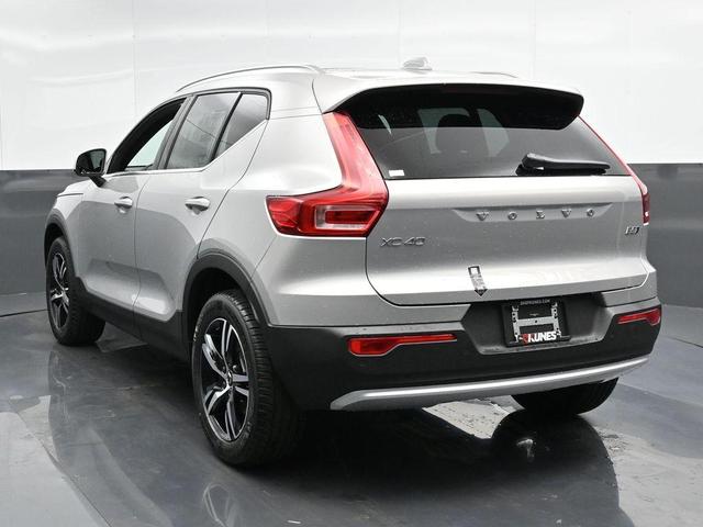 Photo of 2025 Silver Volvo XC40