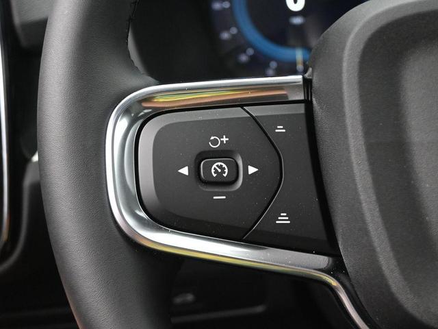 Photo of 2025 Silver Volvo XC40