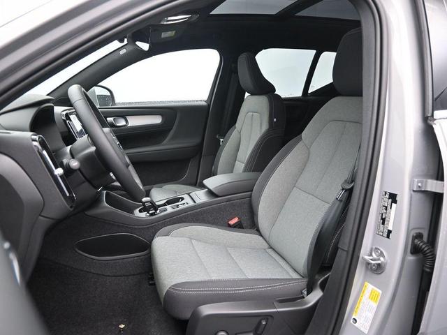 Photo of 2025 Silver Volvo XC40
