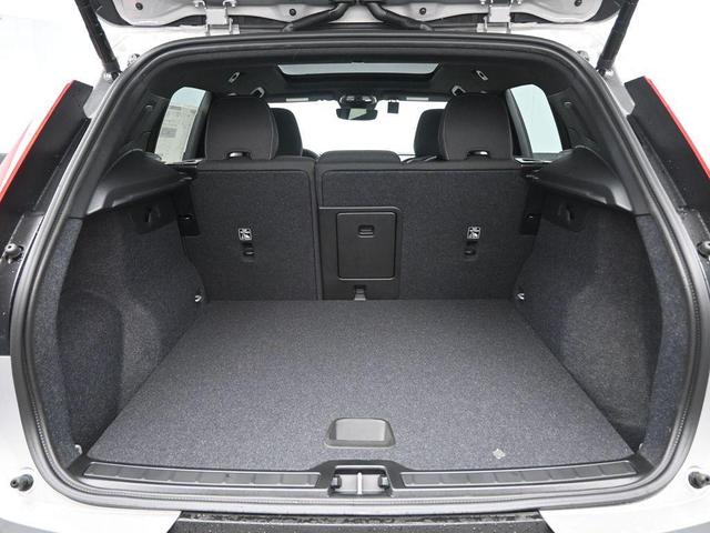 Photo of 2025 Silver Volvo XC40