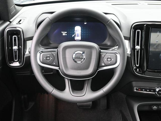Photo of 2025 Silver Volvo XC40