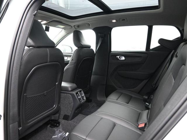 Photo of 2025 Crystal White Pearl Volvo XC40