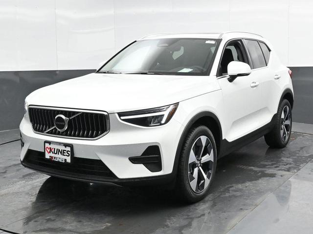Photo of 2025 Crystal White Pearl Volvo XC40