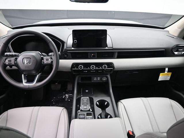 Photo of 2025 Obsidian Blue Pearl Honda Pilot