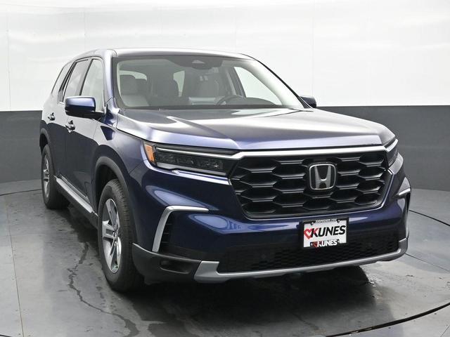 Photo of 2025 Obsidian Blue Pearl Honda Pilot
