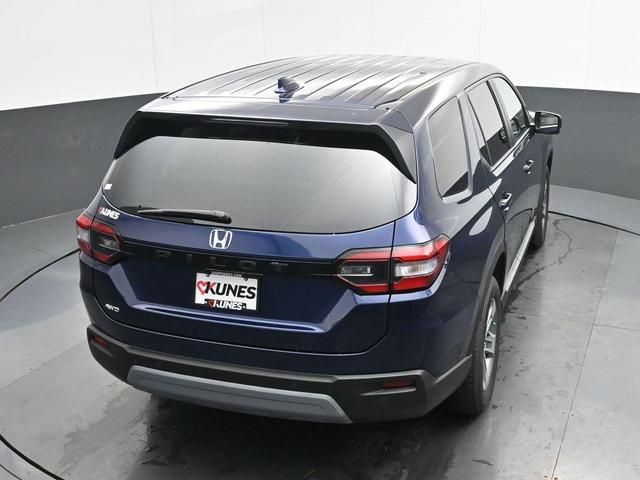 Photo of 2025 Obsidian Blue Pearl Honda Pilot