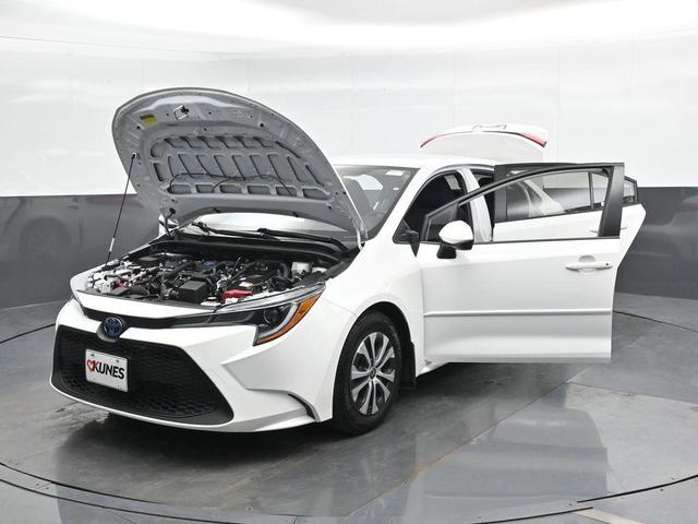 Photo of 2022 White Toyota Corolla Hybrid