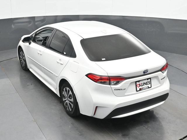 Photo of 2022 White Toyota Corolla Hybrid