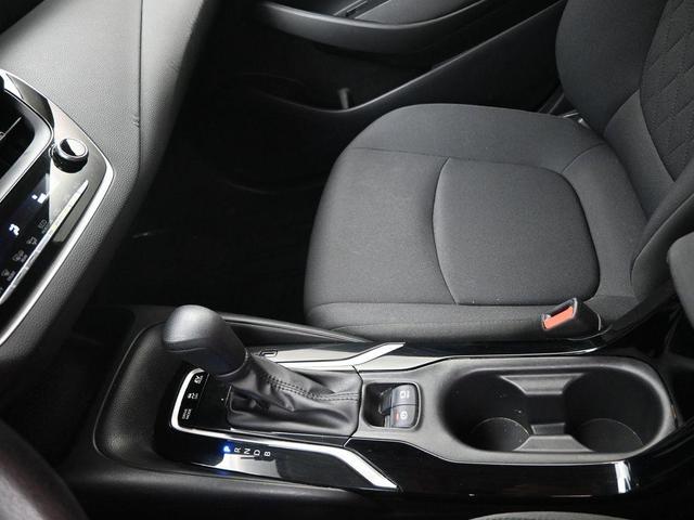 Photo of 2022 White Toyota Corolla Hybrid