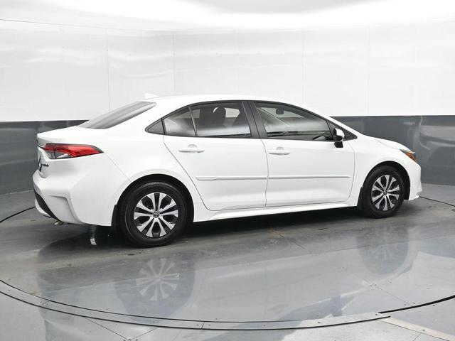 Photo of 2022 White Toyota Corolla Hybrid