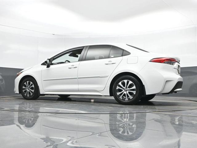 Photo of 2022 White Toyota Corolla Hybrid