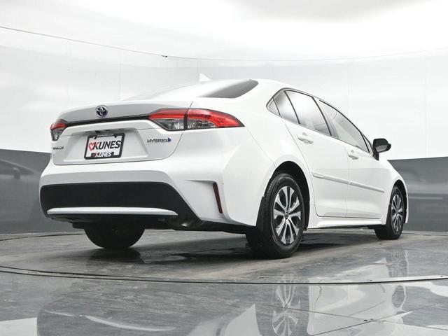 Photo of 2022 White Toyota Corolla Hybrid