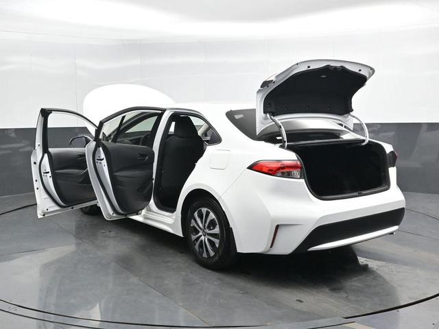 Photo of 2022 White Toyota Corolla Hybrid